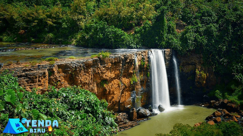 Curug Awang Saat Air Jatuh Jadi Lukisan Hidup di Sukabumi!