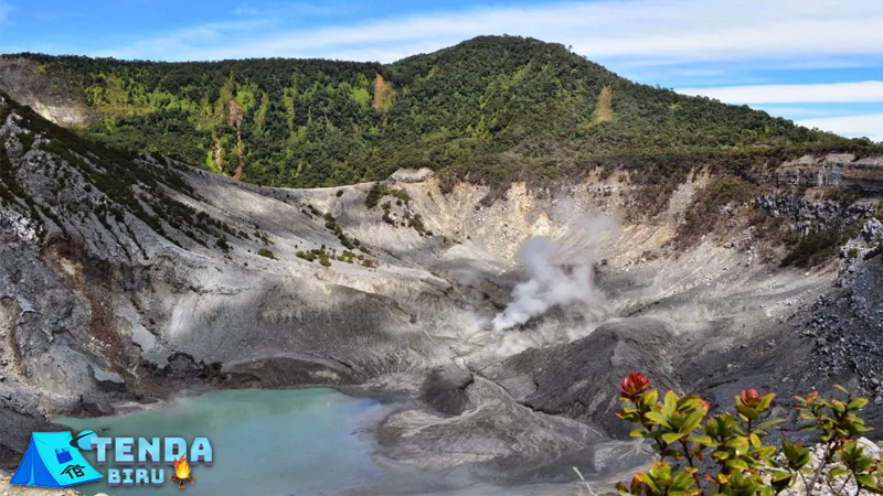 Menyapa Kabut di Tangkuban Perahu Wisata Hits Bandung!