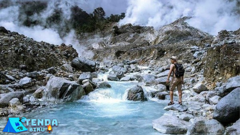 Kawah Ratu Sukabumi Keindahan Mistis di Balik Asap Tebal!