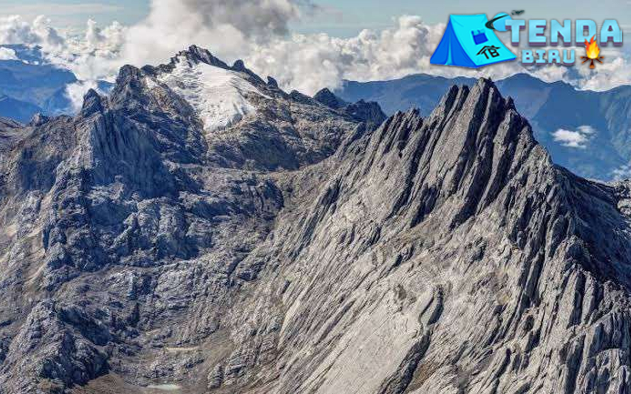 Mendaki Carstensz East Surga Tersembunyi di Papua!