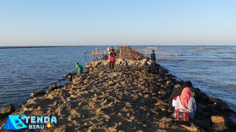Pantai Kejawanan, 2 Alasan Liburan Cantik di Cirebon