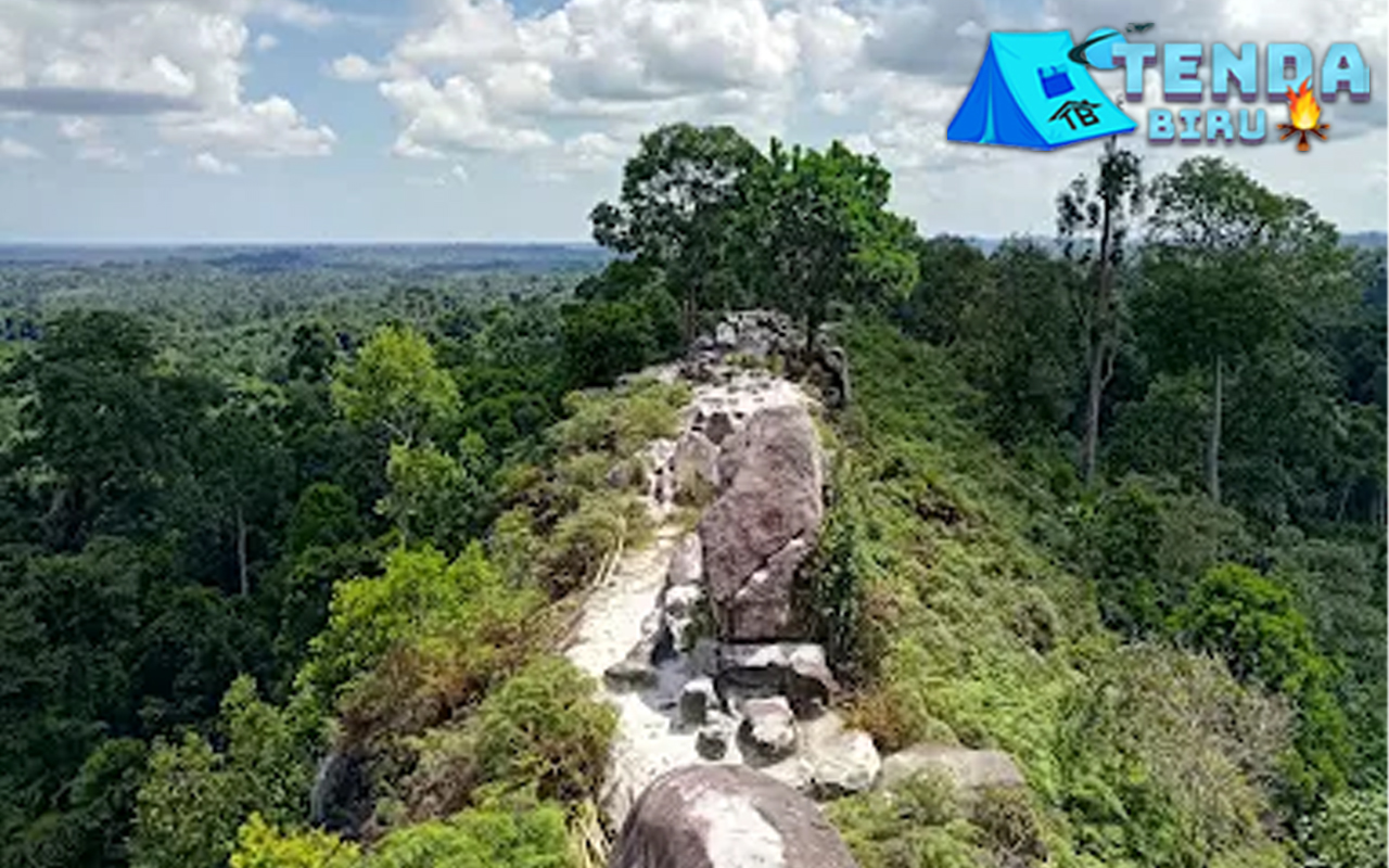 Menyingkap Keindahan dan 1 Misteri Bukit Batu Dinding