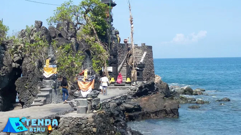 Pura Batu Bolong 15 Keajaiban di Tepi Pantai Lombok