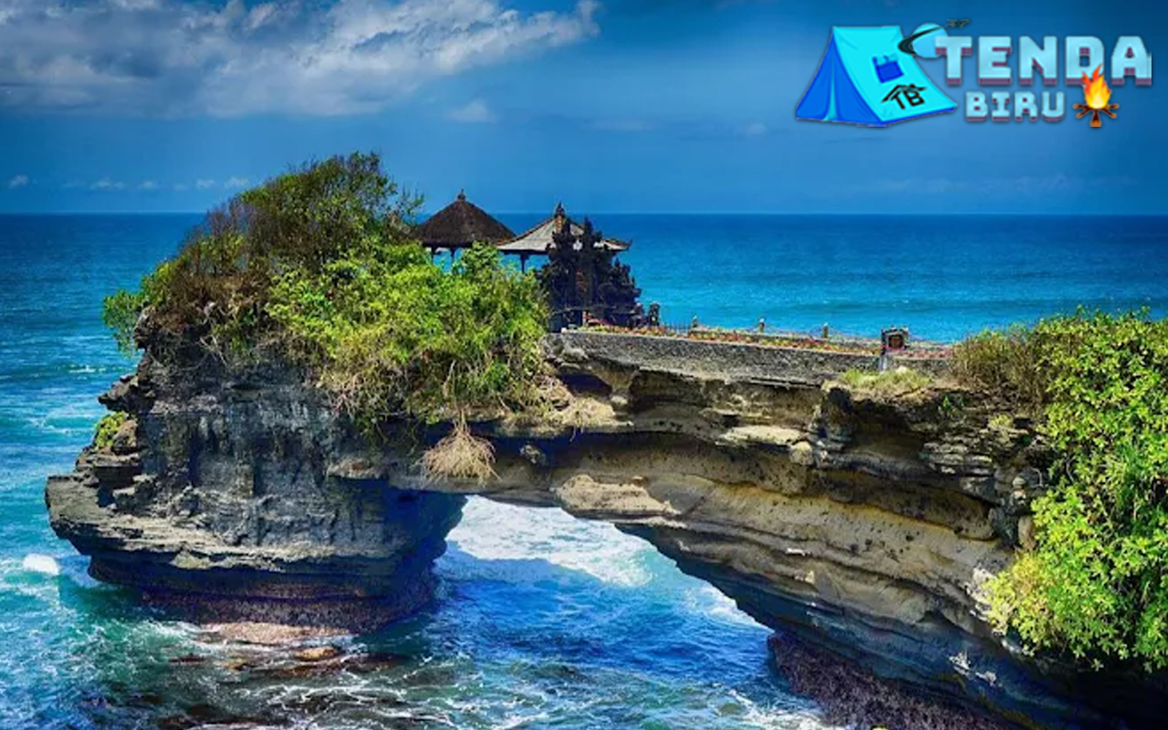 Pura Batu Bolong 15 Keajaiban di Tepi Pantai Lombok