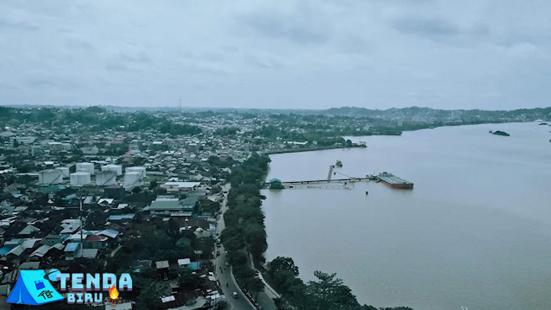 Mahakam River Saksikan 1 Sunset Memukau Tepi Sungai!