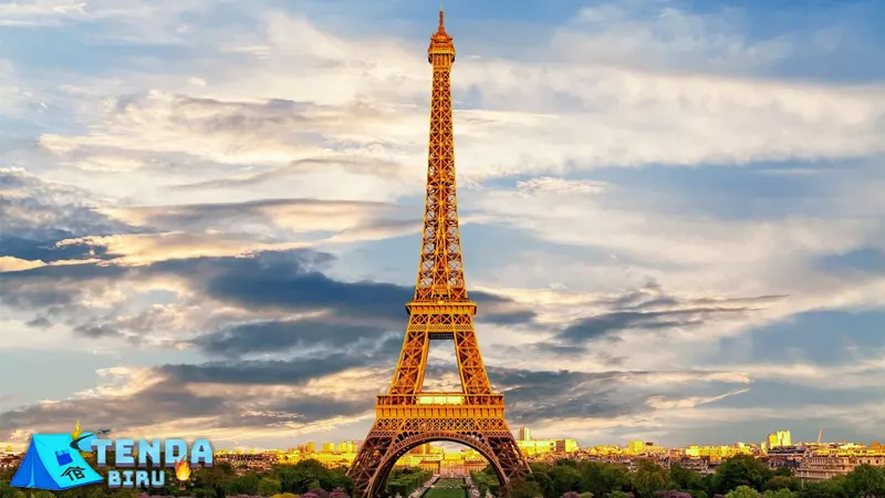 Eiffel Tower Pilar Cinta Menembus 7 Awan 2 Eiffel Tower Pilar Cinta Menembus 7 Awan