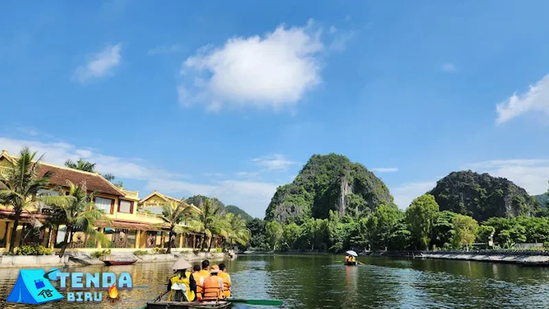 Tam Coc Bich Dong Jelajahi 2 Keajaiban Alam Vietnam