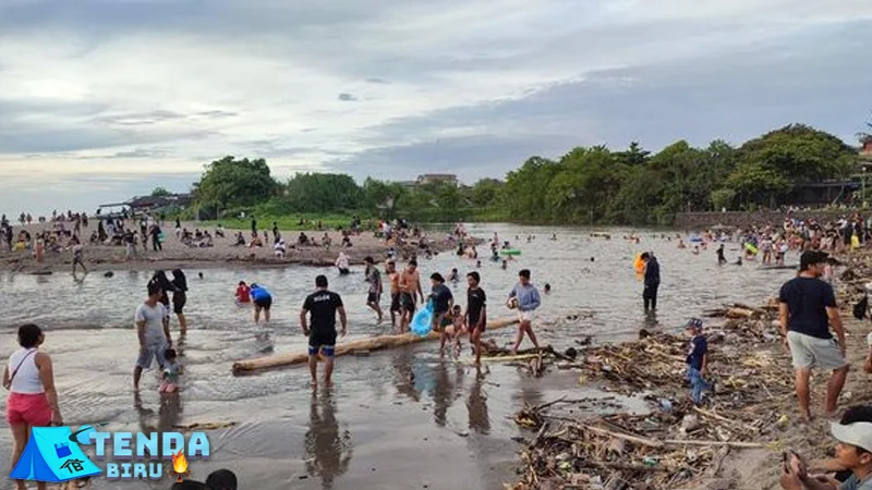 Pantai Perancak Berawa 57 Wisatawan Meski Kayu Berserakan 2 Pantai Perancak Berawa 57 Wisatawan Meski Kayu Berserakan